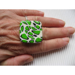 Adjustable square ring, green and white leopard pattern, in fimo