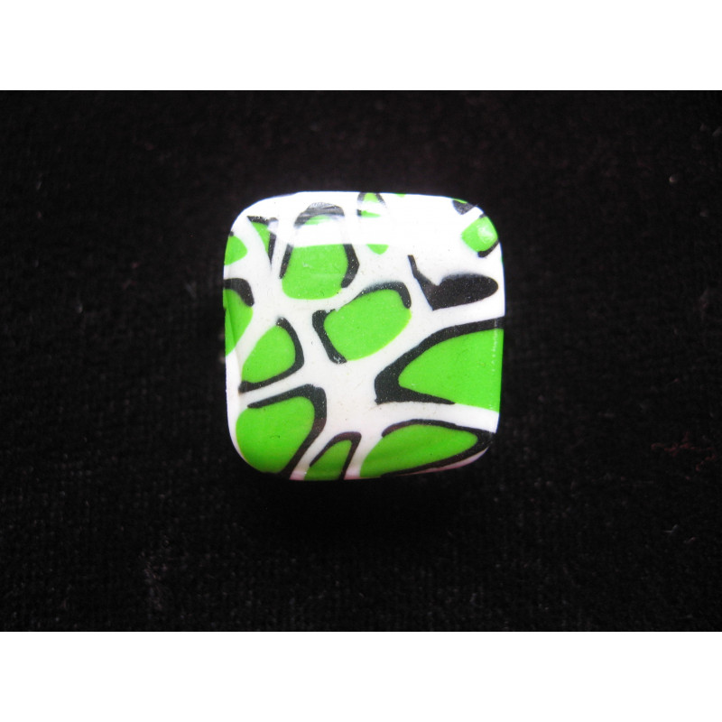 Small square ring, green and white leopard pattern, in fimo
