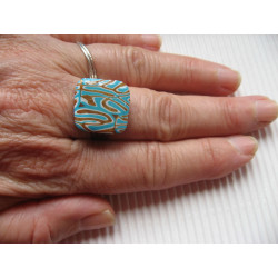 Petite bague carrée, motif léopard turquoise et marron, en fimo