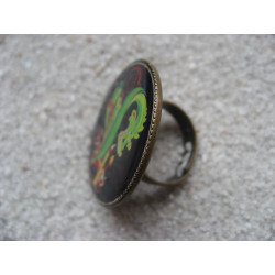 Vintage RING, Ath Doudou Giant, set in resin