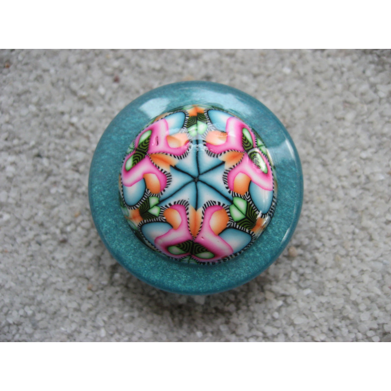 Large ring, psychedelic cabochon in fimo, on an turquoise resin background