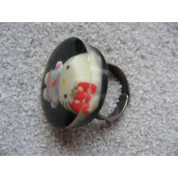 BAGUE Kawaii, poupée bleue, sur fond noir en résine