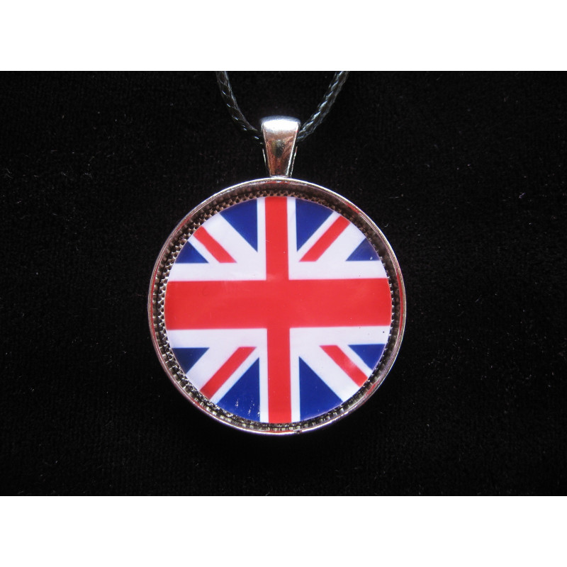 Vintage Union Jack pendant set with resin