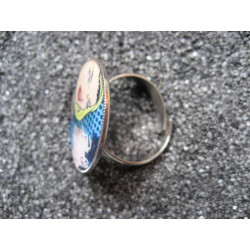 Small Vintage Ring, 50s American Advertising, set with resin