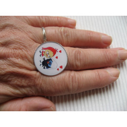 Petite bague kawaii, Calimero in love, sertie en résine