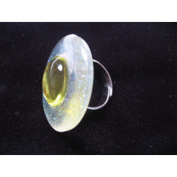 Big graphic ring, yellow pearl, on a white resin background