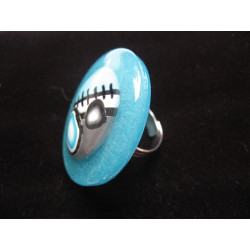 Very large ring, turquoise and gray cabochon in fimo, on turquoise resin background