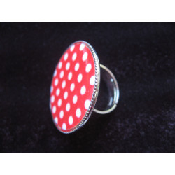 Fancy ring, white dots on a red background, set in resin