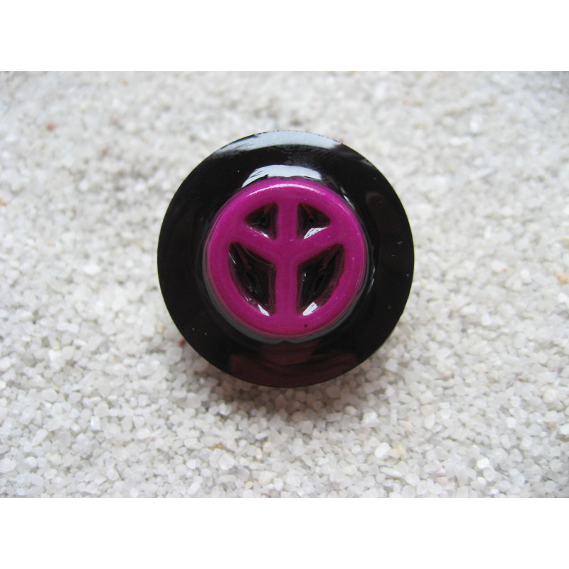 Fancy ring, violet peace and love cabochon, on black resin background