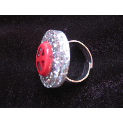 Fancy ring, red peace and love cabochon, on black resin background