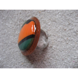 Grande bague graphique, cabochon géométrique en Fimo, sur fond orange nacré en résine