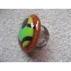 Large ring, geometric cabochon in Fimo, on an orange resin background