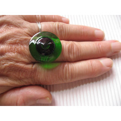 Fancy RING, green pearl, on black and green resin background