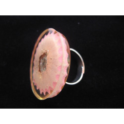 Large vintage ring, pink pencil cut, in resin