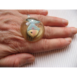 Large cabochon ring, blue / pink fish, resin