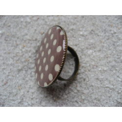 Fancy ring, white dots on brown background, set in resin