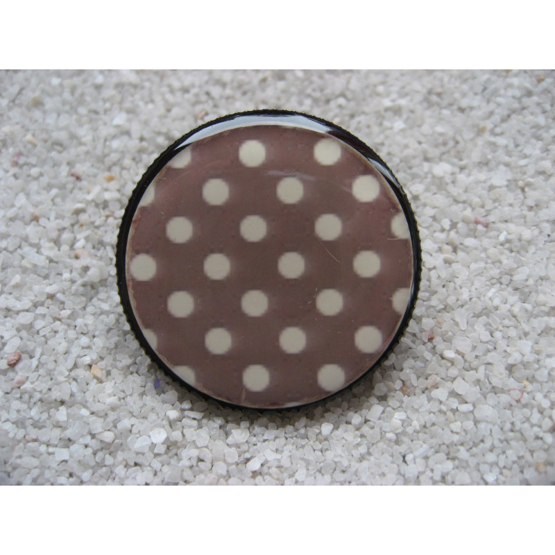 Fancy ring, white dots on brown background, set in resin