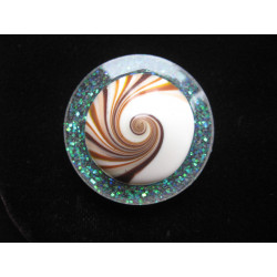 Large ring, brown and beige spiral in fimo, on a pearly white resin background