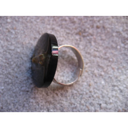 Bague fantaisie, Chien Bronze, sur fond noir en résine