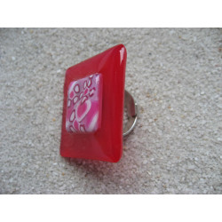 Very large square ring, pink camaieu floral motif cabochon in fimo, on a red resin background