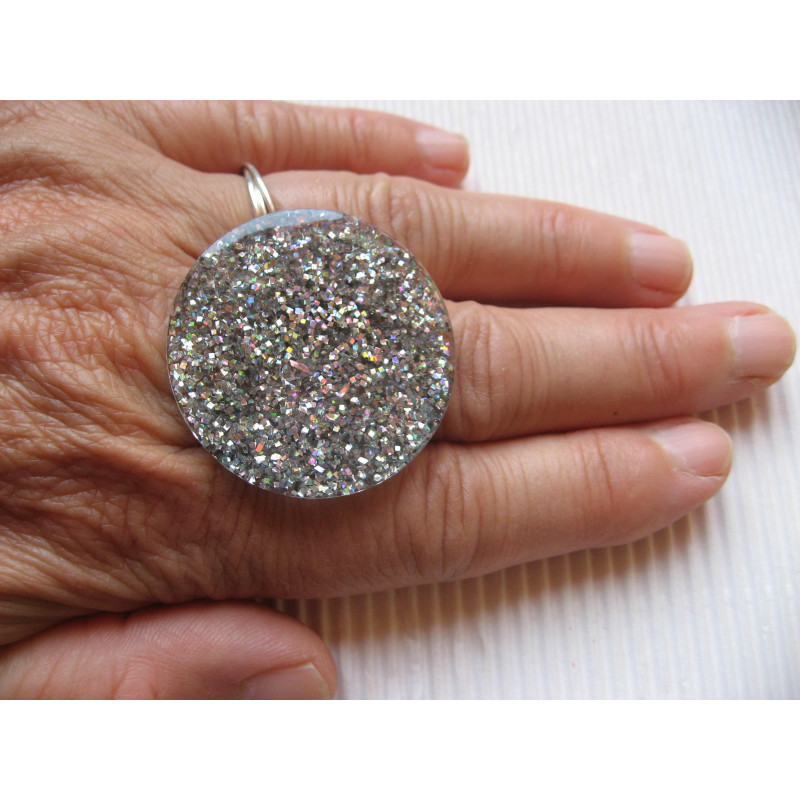 Large fancy ring, silver glitter, in resin