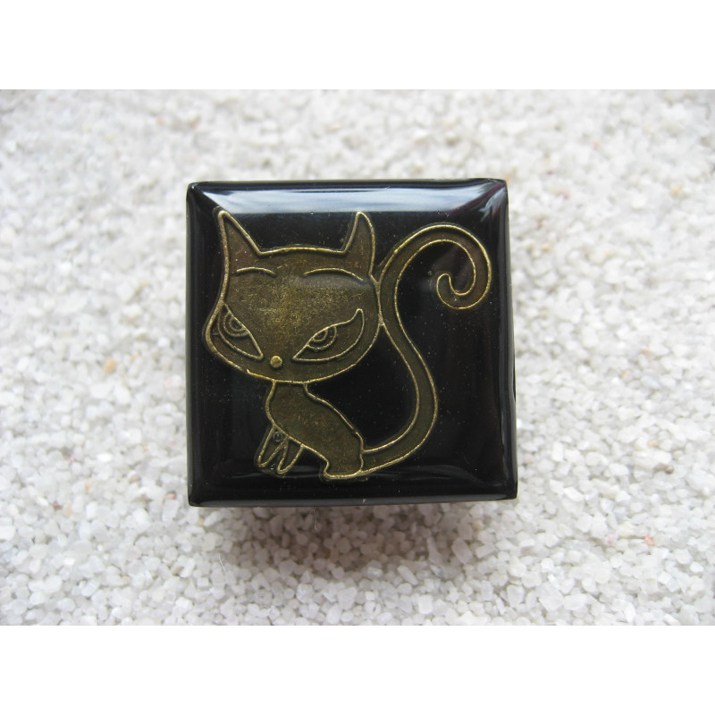 Fancy square ring, bronze kitten, on black resin