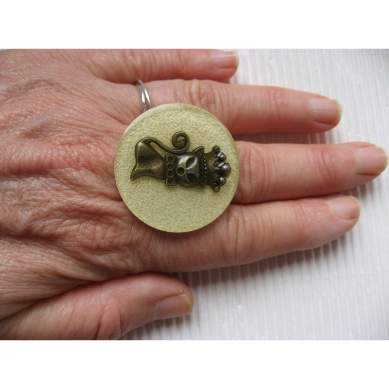 Large Steampunk Ring, Bronze Royal Cat, On White Resin Background