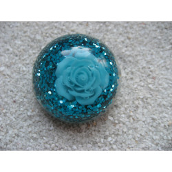 Large cabochon ring, turquoise flower, on turquoise resin background