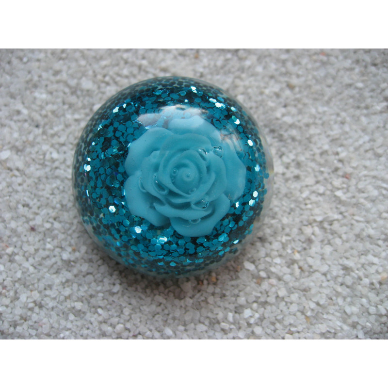 Large cabochon ring, turquoise flower, on turquoise resin background