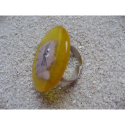 Large fancy ring, gray cat, on a yellow resin background