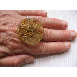Grande bague, perles rocailles dorées, en résine