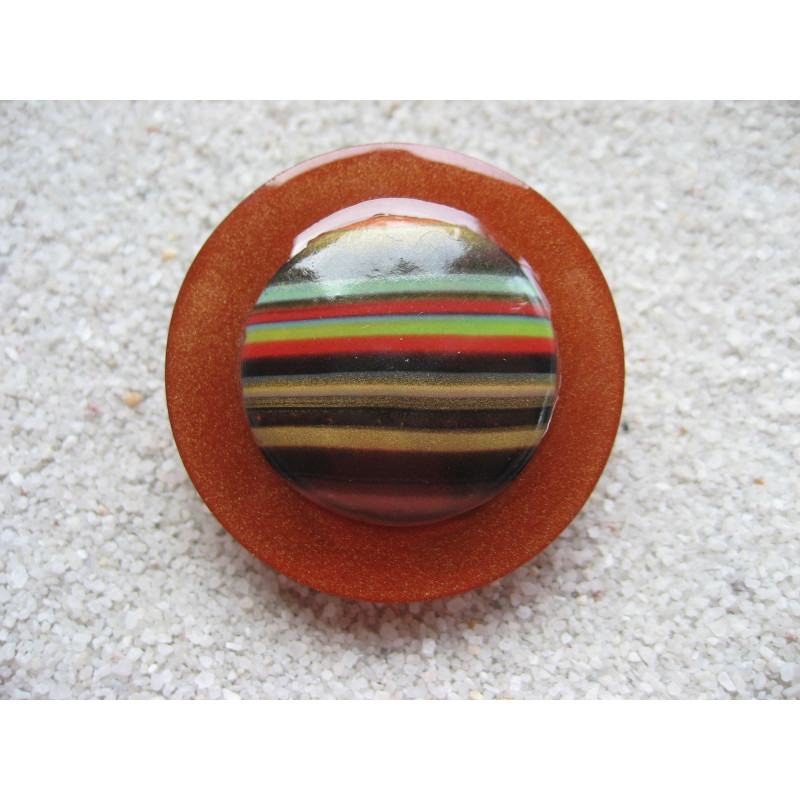 Very large ring, cabochon with multicolored stripes in fimo, on a copper brown resin background
