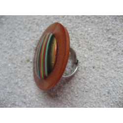 Very large ring, cabochon with multicolored stripes in fimo, on a copper brown resin background