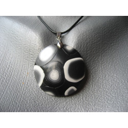 Cabochon pendant, black and white patterns on a black background in fimo