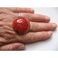 Big cabochon ring, red resin stones