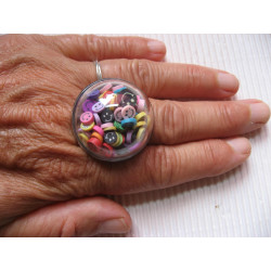 Large dome ring, multicolored mobile smileys