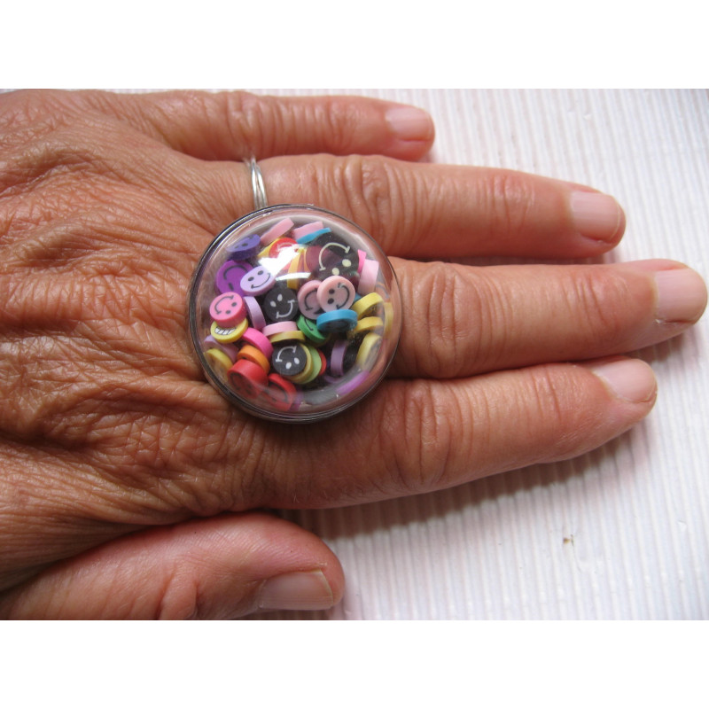 Bague grand dome, smileys multicolores mobiles