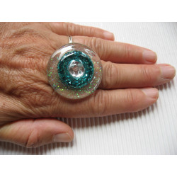 Large ring, white pearl, on a glittery blue background and pearly white resin