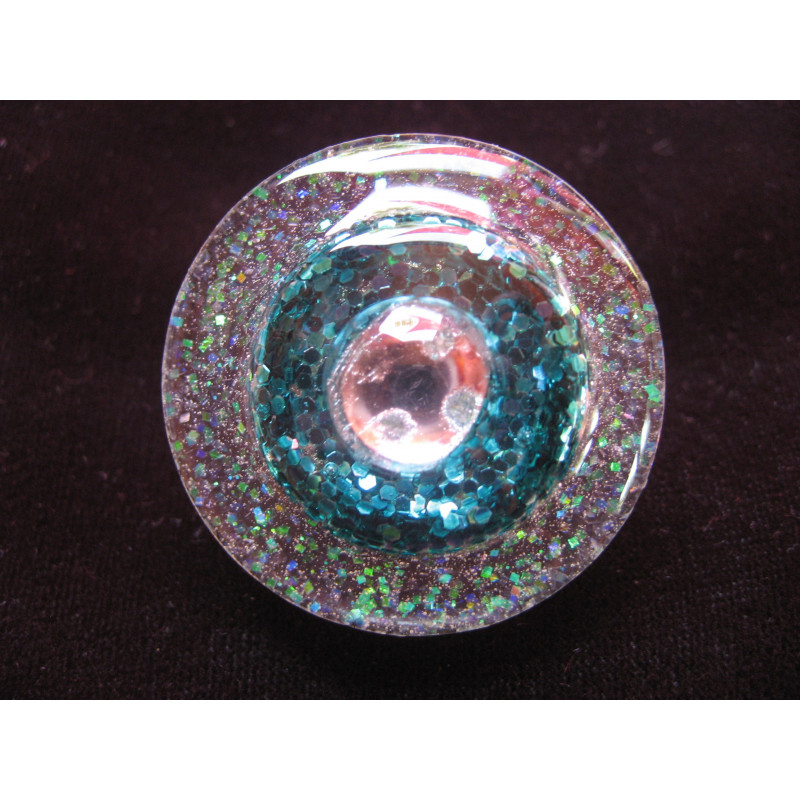 Large ring, white pearl, on a glittery blue background and pearly white resin