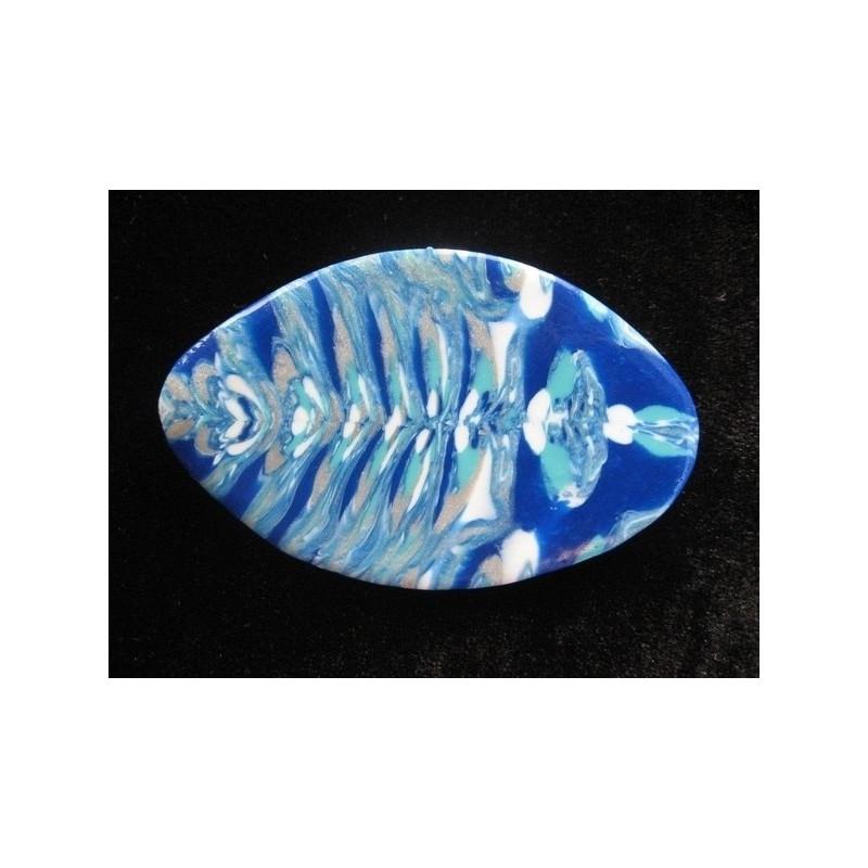 Broche ovale, camaieu bleue, en fimo