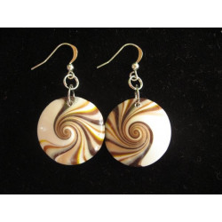 Boucles d'oreilles, spirale camaieu beige, en fimo