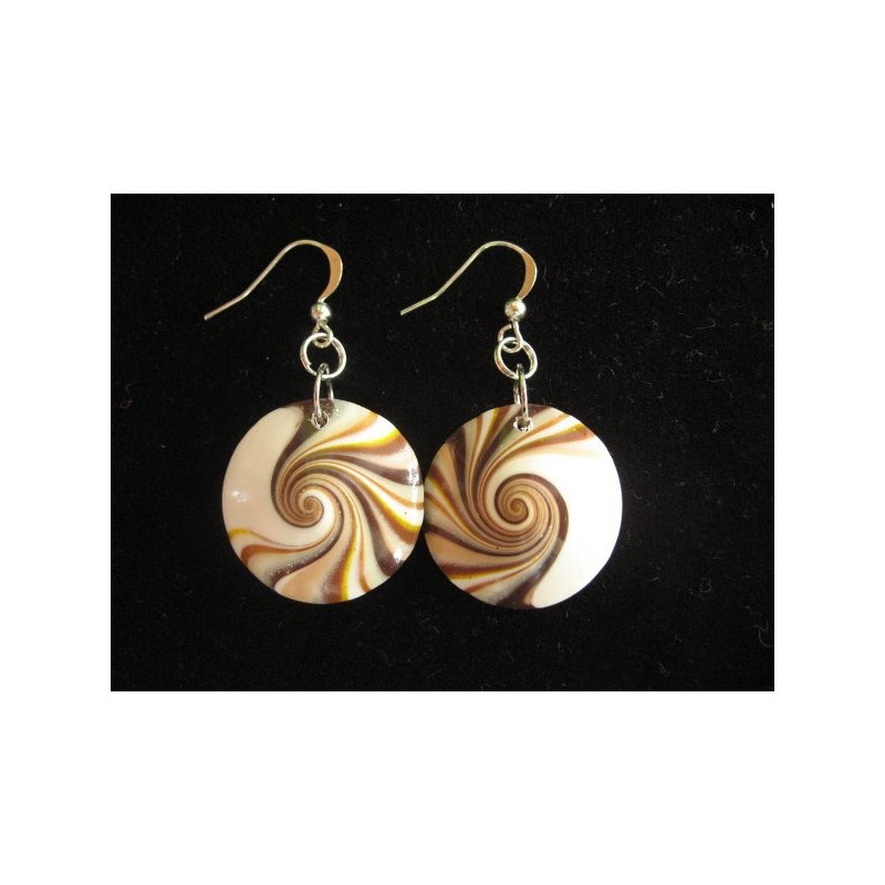 Boucles d'oreilles, spirale camaieu beige, en fimo